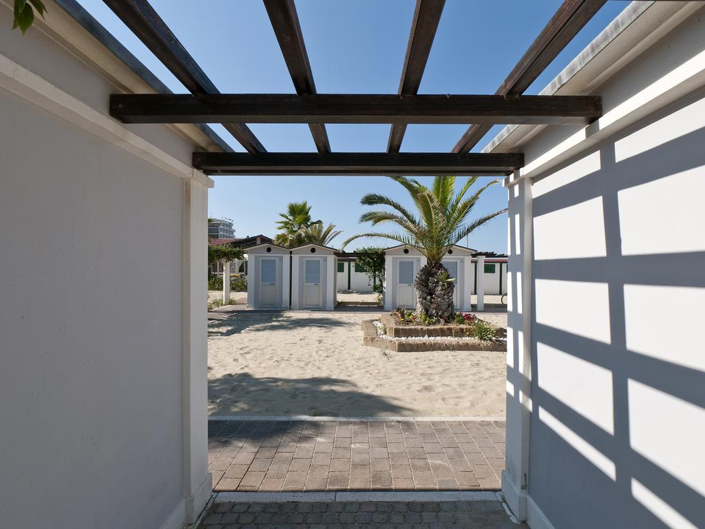 Hotel Eden Alba Adriatica Εξωτερικό φωτογραφία